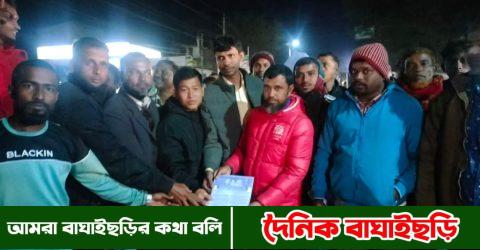 তারেক রহমানের ৩১ দফার লিফলেট বিতরণ করছে তাতীদল