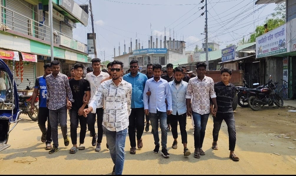 স্বেচ্ছাসেবক দলের সংবর্ধনা অনুষ্ঠানে আব্দুর রহমানের নেতৃত্বে মিছিল সহ যোগদান