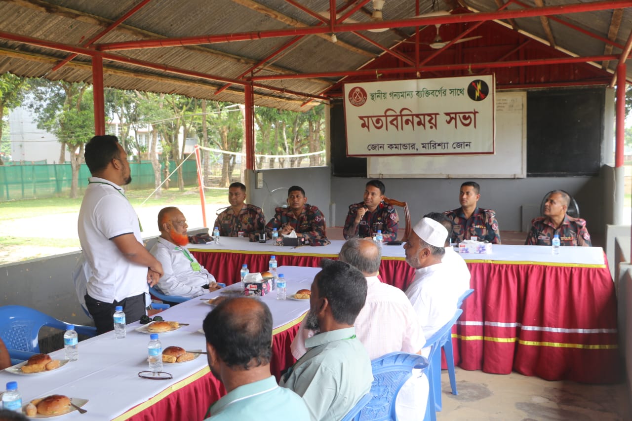অবৈধ চোরাচালান প্রতিরোধে স্থানীয়দের সাথে মারিশ্যা জোন অধিনায়কের মতবিনিময় সভা