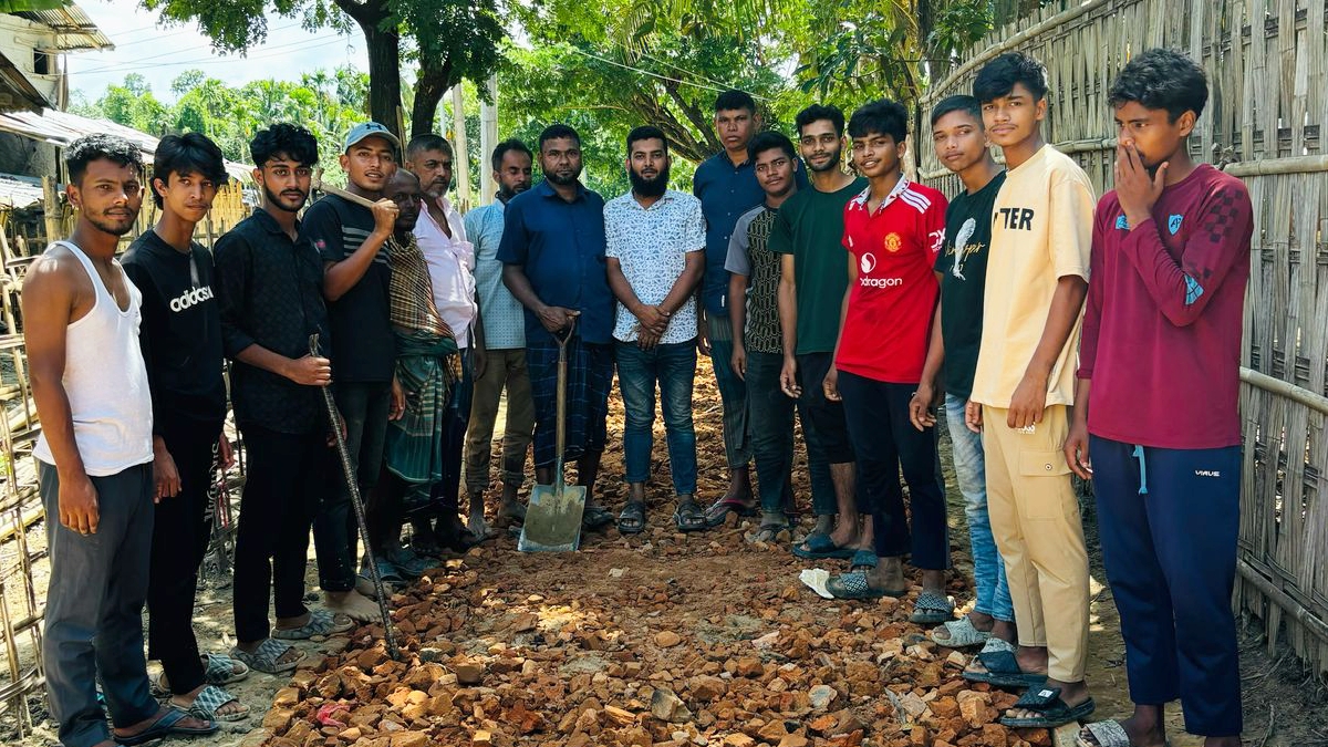 ছাত্রদল নেতা ইকবাল হোসেনের উদ্যোগে রাস্তা মেরামত সম্পন্ন