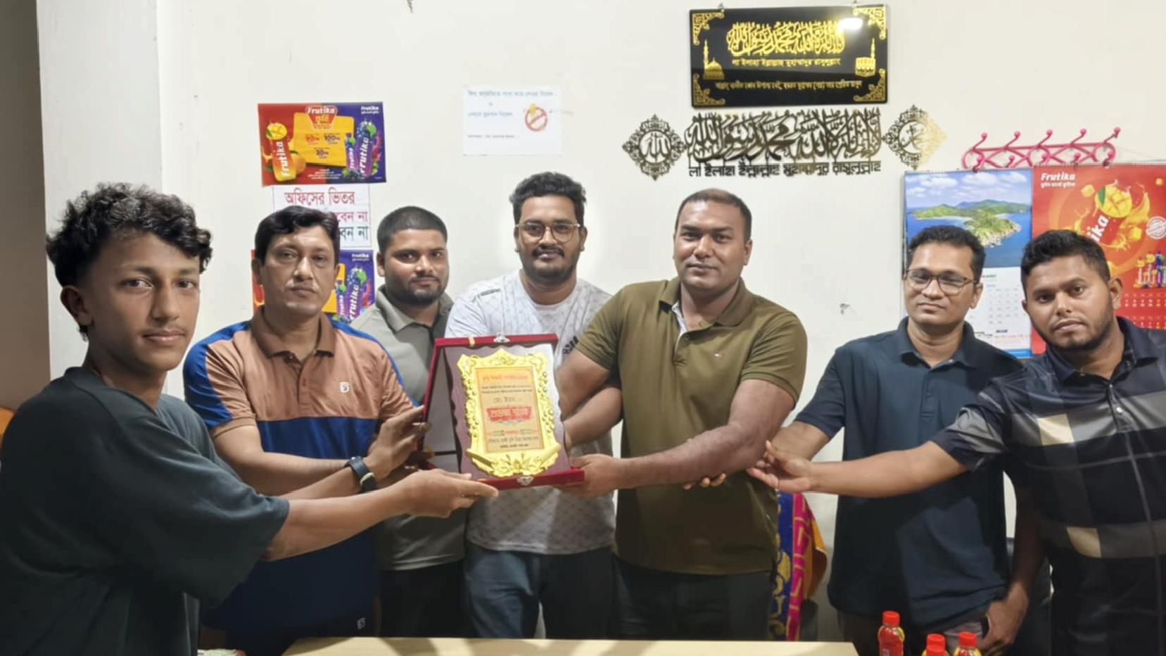 কৃতি শিক্ষার্থীদের সংবর্ধনা দিলো হাজী মুন্সি মিঞা কিশোর সংঘ