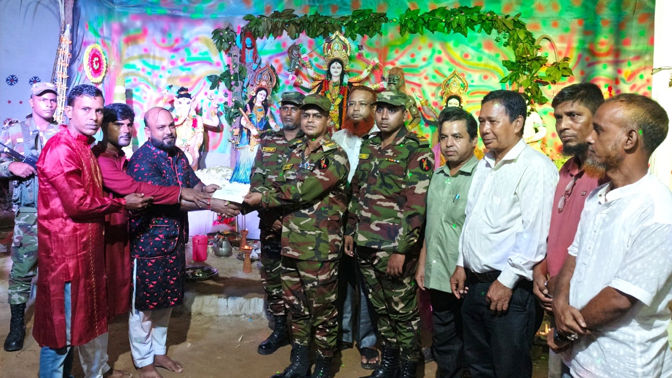 দুর্গাপূজা উপলক্ষে বাঘাইহাট জোন কমান্ডারের পূজা মণ্ডপ পরিদর্শন