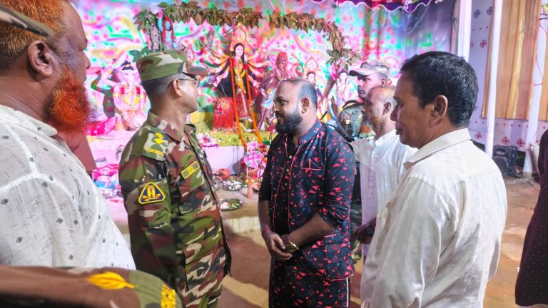 দুর্গাপূজা উপলক্ষে বাঘাইহাট জোন অধিনায়কের পূজামণ্ডপ পরিদর্শন, আর্থিক সহায়তা