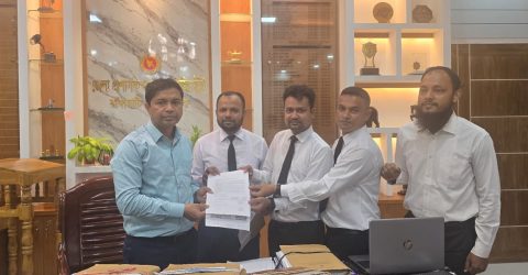 কাপ্তাই হ্রদের পানি সর্বোচ্চ ১০৫ ফুটের মধ্যে সীমাবদ্ধ রাখার দাবিতে স্মারকলিপি প্রদান
