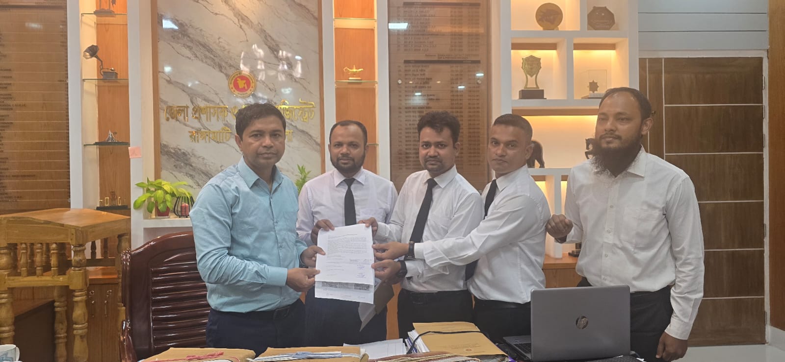 কাপ্তাই হ্রদের পানি সর্বোচ্চ ১০৫ ফুটের মধ্যে সীমাবদ্ধ রাখার দাবিতে স্মারকলিপি প্রদান