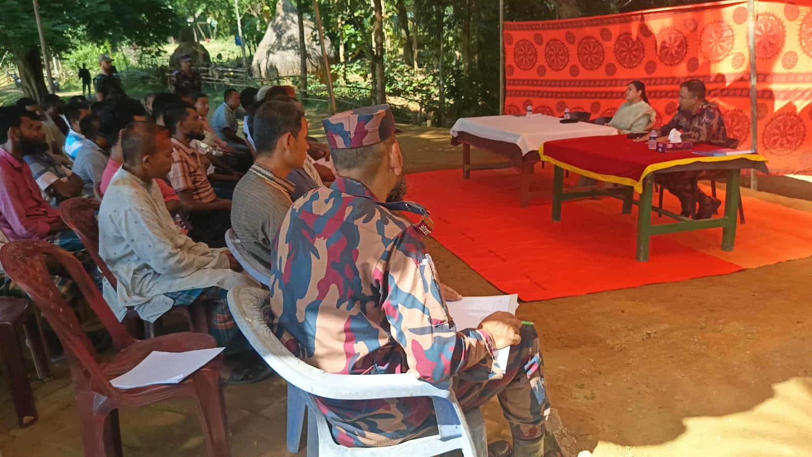 বিজিবি ও স্থানীয় প্রশাসনের উদ্যোগে পাহাড়ী-বাঙ্গালী বিরোধের শান্তিপূর্ণ সমাধান