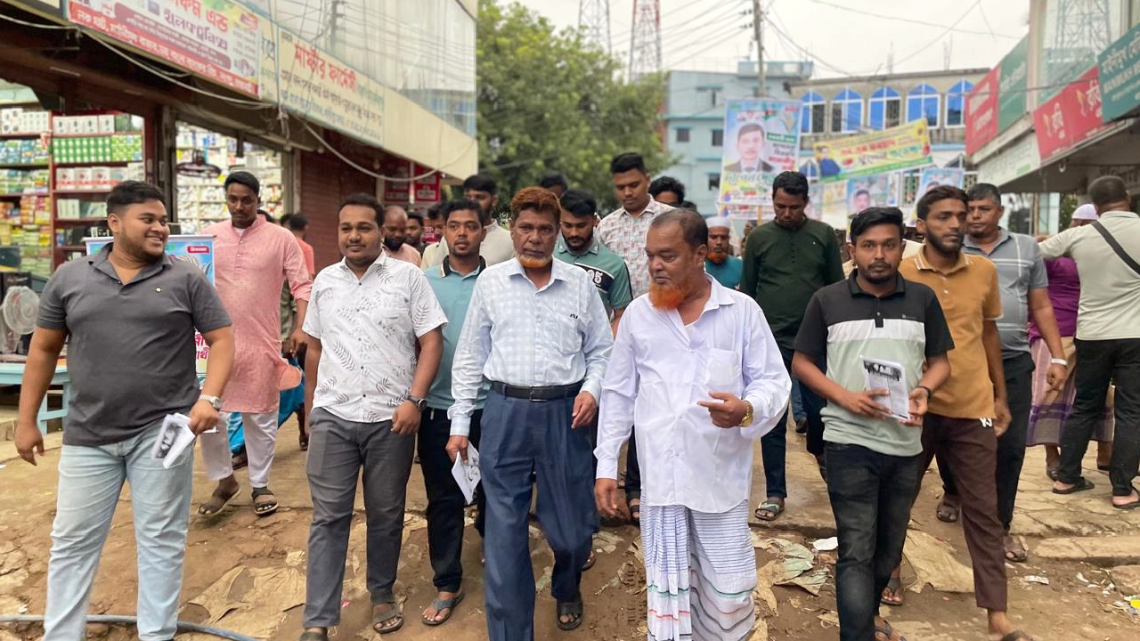 লংগদুতে বিএনপির গণসংযোগে প্রাণচাঞ্চল্য — ধানের শীষে ভোট চেয়ে মাঠে নেতাকর্মীরা