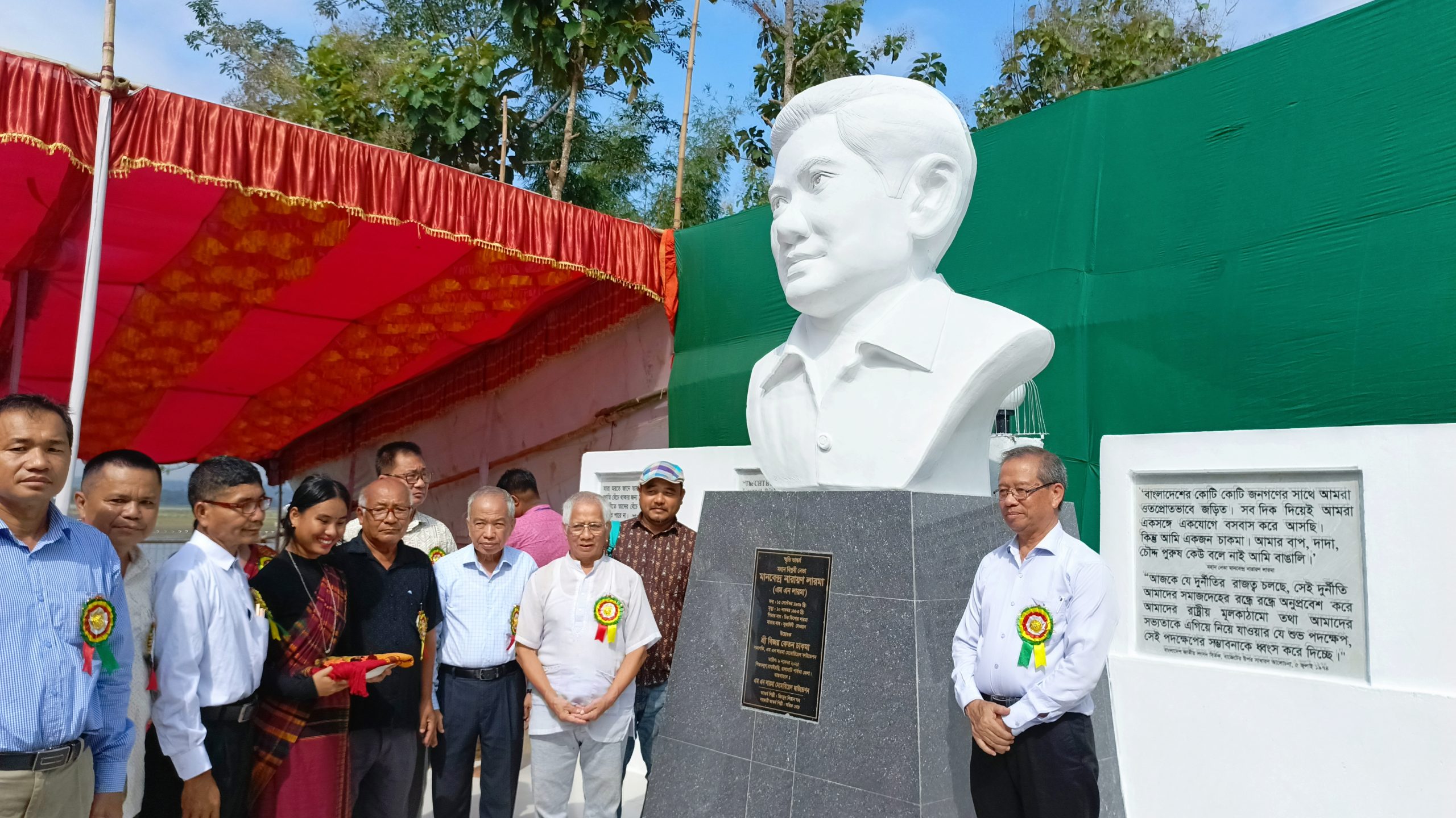 এম এন লারমা’র ভাস্কর্য উন্মোচন অনুষ্ঠানে ঊষাতন তালুকদারের  ঐক্যের আহবান