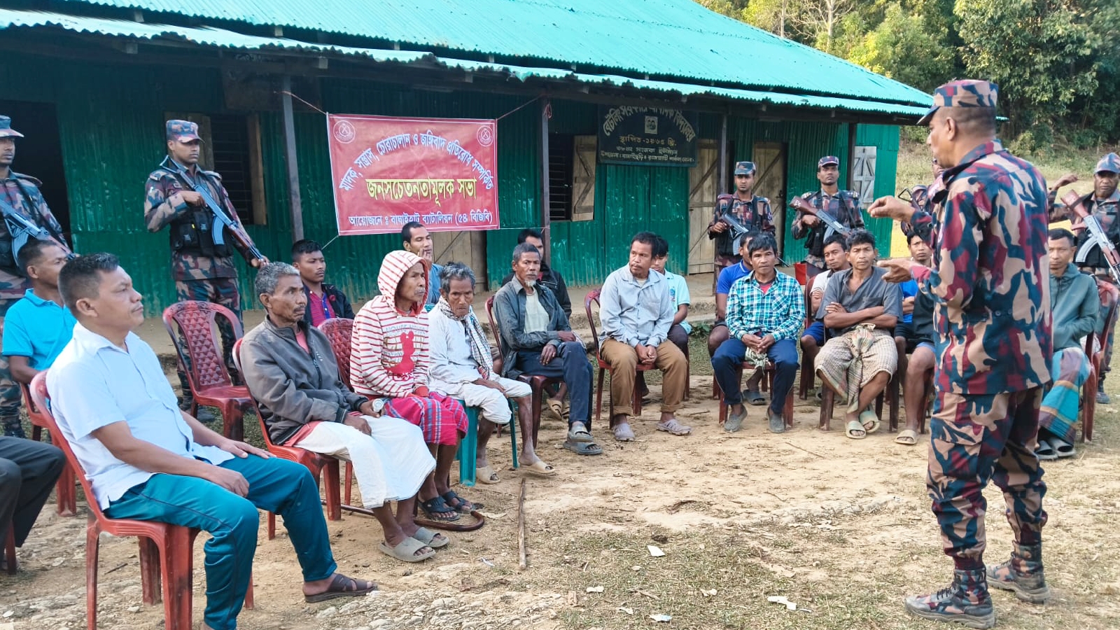 পাহাড়ে চোরাচালান প্রতিরোধে ৫৪ বিজিবির সচেতনতামূলক সভা অনুষ্ঠিত