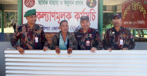 বাঘাইছড়িতে ২৭ বিজিবির মানবিক সহায়তা প্রদান