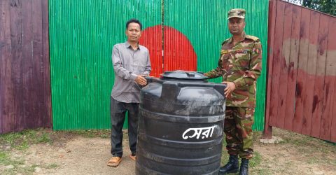 সাজেকের দুর্গম পাহাড়ি এলাকায় সেনাবাহিনীর পানির ট্যাংকি বিতরণ