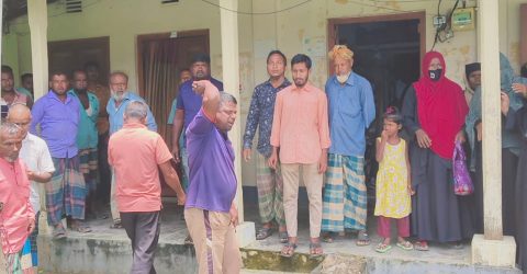 দীর্ঘদিনের বিদ্যুৎ সংকটে ক্ষুব্ধ গ্রাহকদের বিক্ষোভ, বাঘাইছড়ি বিদ্যুৎ অফিস ঘেরাও