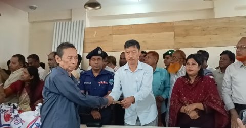 বন্যাকবলিত বাঘাইছড়ি পরিদর্শনে এমপি দীপেন দেওয়ান, আশ্রয়কেন্দ্রে ত্রাণ ও ঢেউটিন বিতরণ,